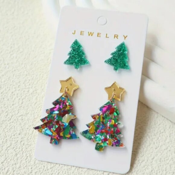 Two piece Holiday Christmas Stud Earring Duo - Resin - NEW - Picture 2 of 3